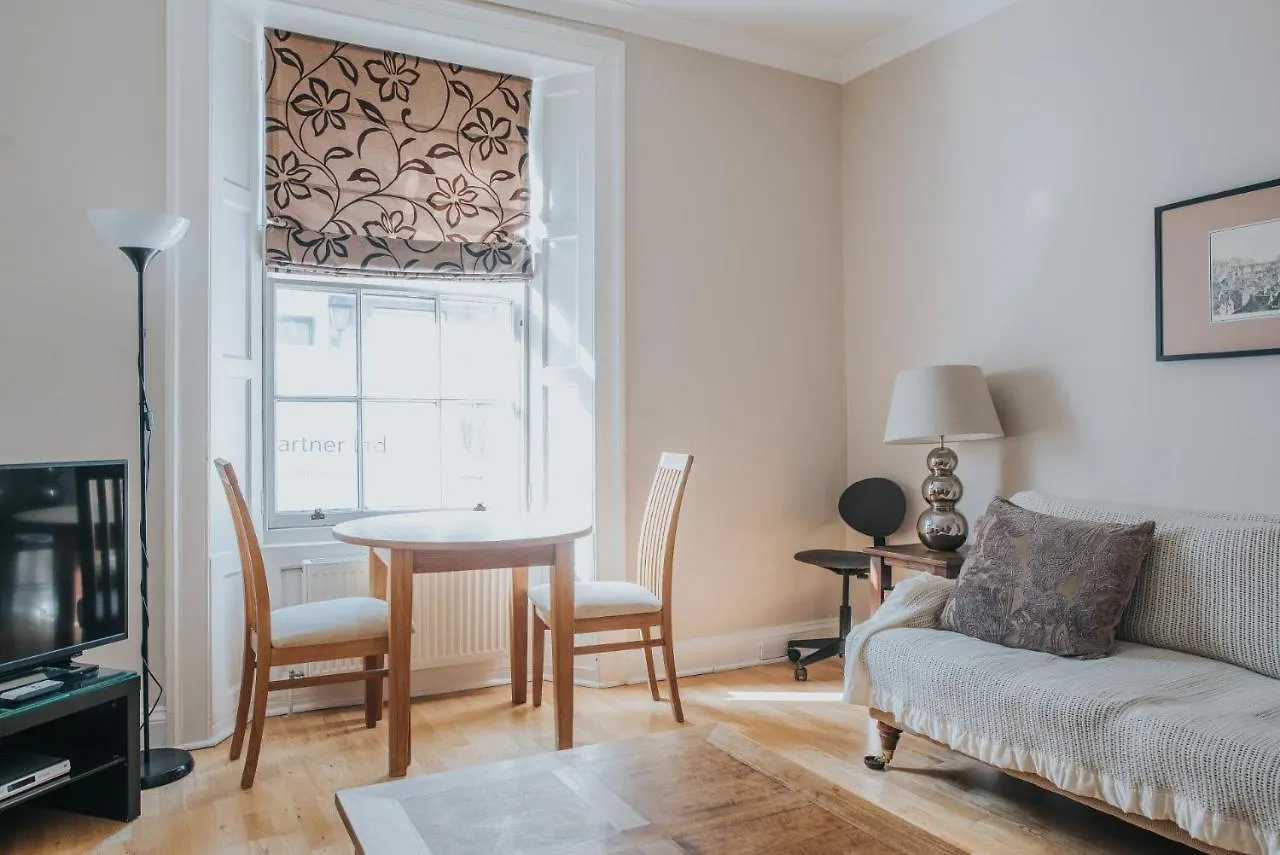 Young Street Apartments 爱丁堡